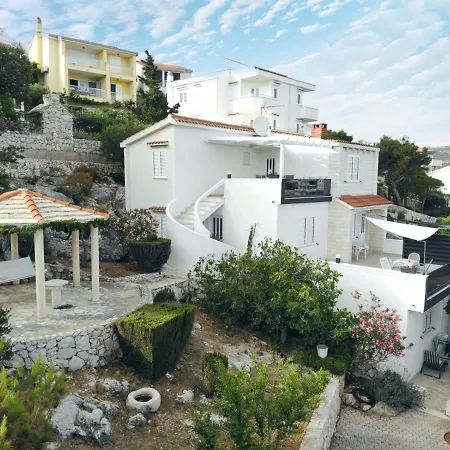 In With Seaview, Terrace, Wifi Appartement *