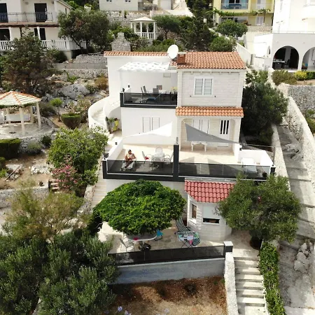In With Seaview, Terrace, Wifi Sevid